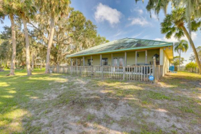 On Lake Istokpoga Lorida Home with Lanai!